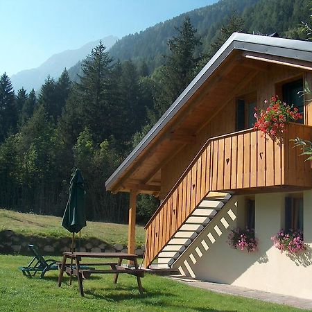 Chalet Presanella Temu Bagian luar foto