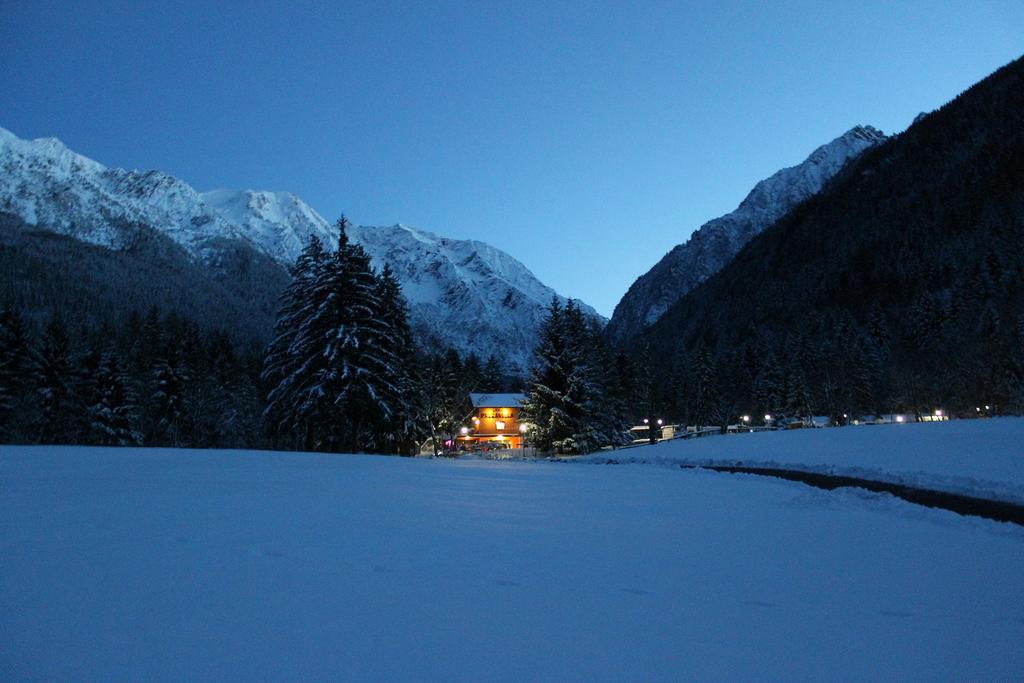 Chalet Presanella Temu Bagian luar foto
