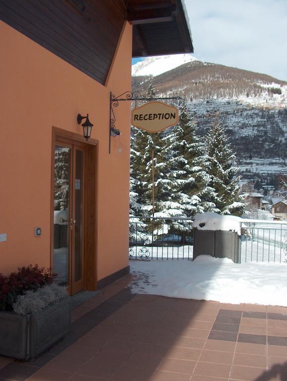 Chalet Presanella Temu Bagian luar foto