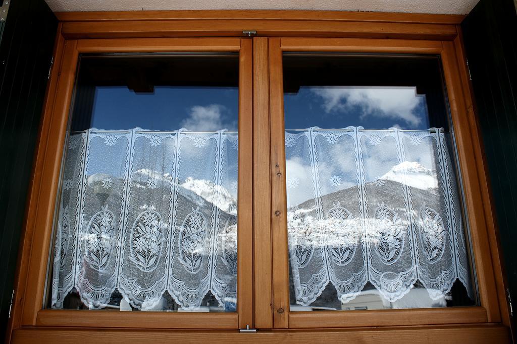 Chalet Presanella Temu Bagian luar foto